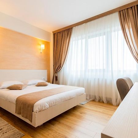 Hotel Bulevard Ramnicu Valcea Bagian luar foto
