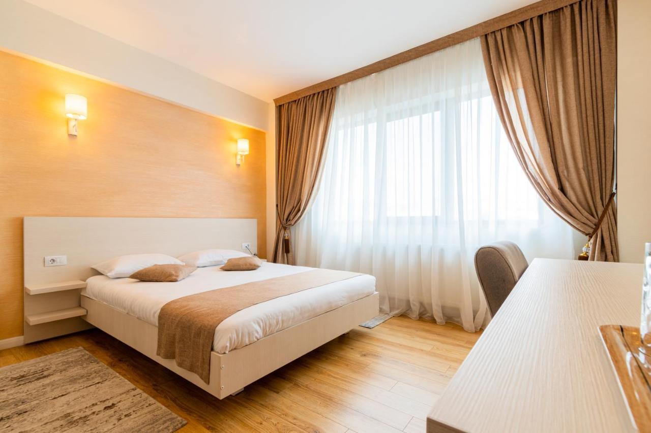 Hotel Bulevard Ramnicu Valcea Bagian luar foto