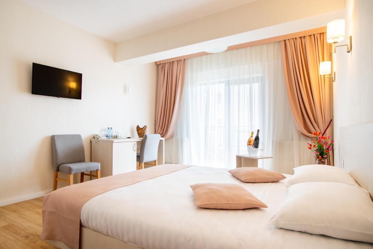 Hotel Bulevard Ramnicu Valcea Bagian luar foto
