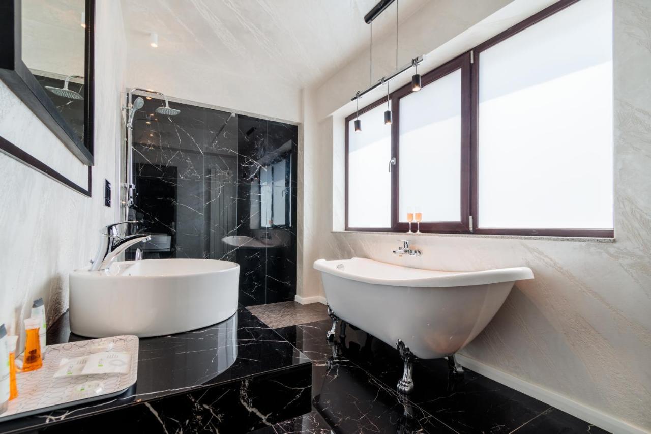 Hotel Bulevard Ramnicu Valcea Bagian luar foto