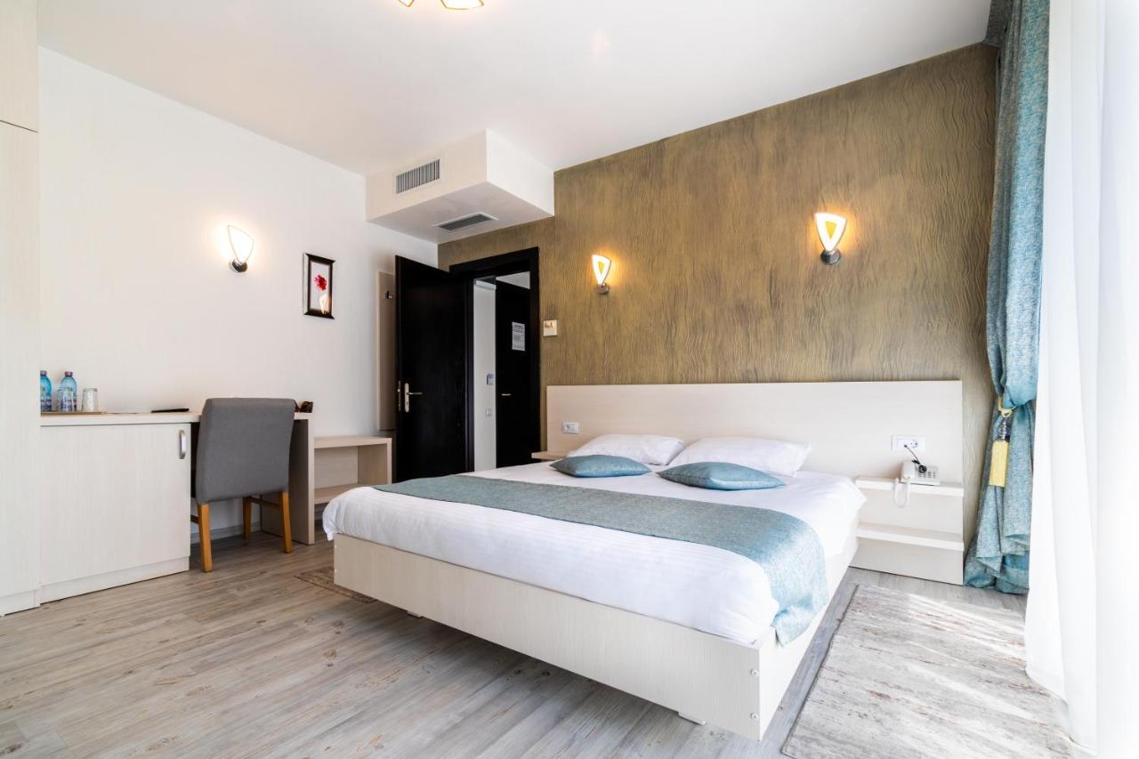 Hotel Bulevard Ramnicu Valcea Bagian luar foto