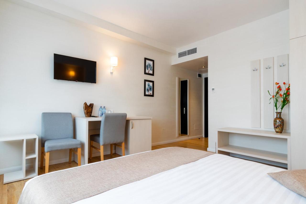 Hotel Bulevard Ramnicu Valcea Bagian luar foto