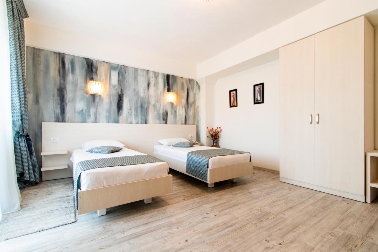 Hotel Bulevard Ramnicu Valcea Bagian luar foto