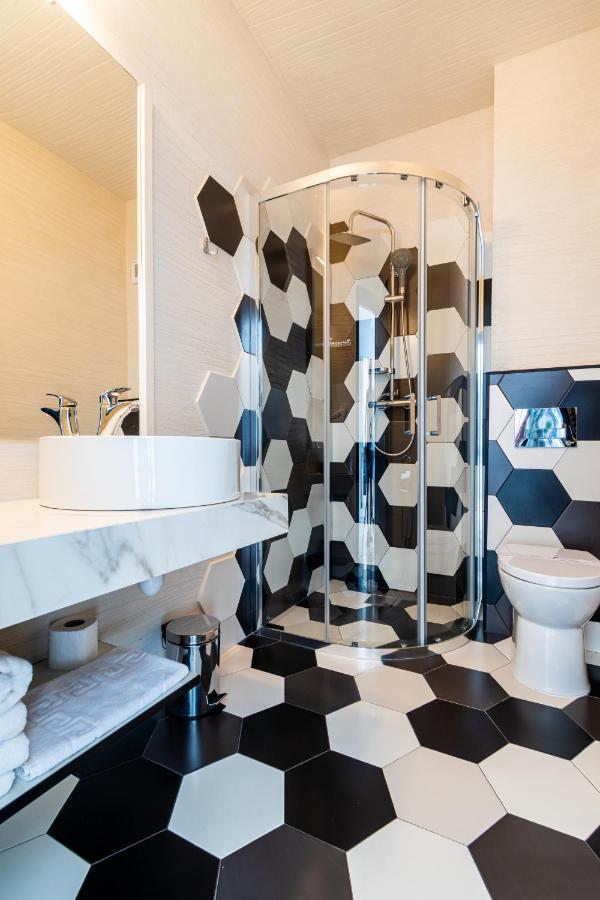 Hotel Bulevard Ramnicu Valcea Bagian luar foto