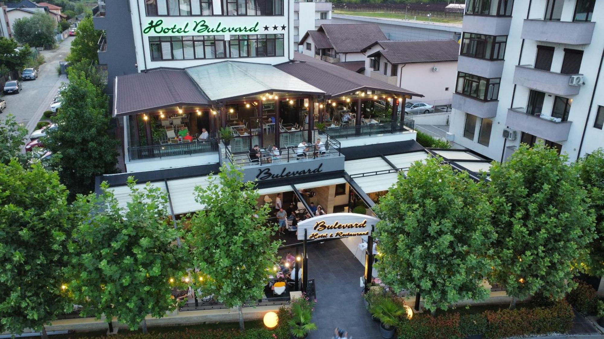 Hotel Bulevard Ramnicu Valcea Bagian luar foto