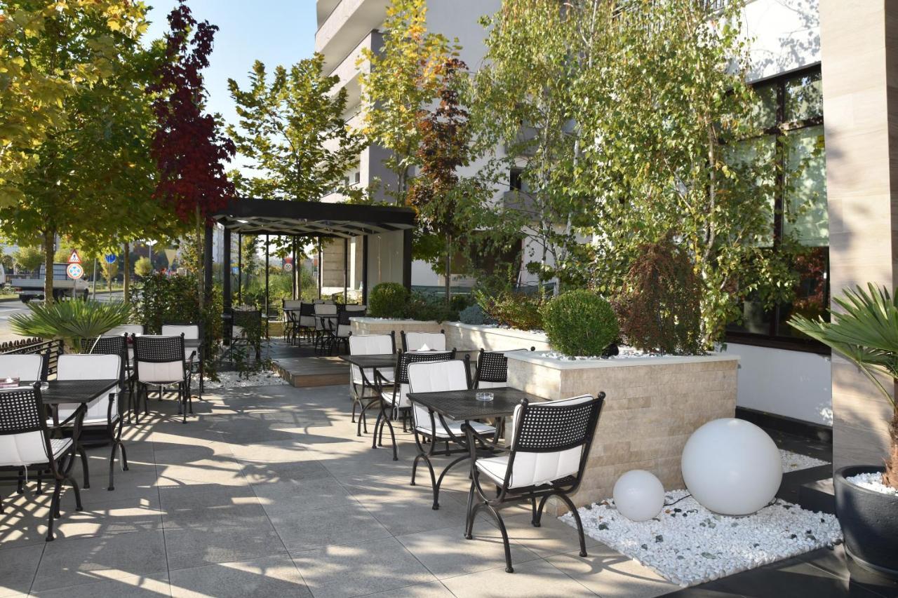 Hotel Bulevard Ramnicu Valcea Bagian luar foto