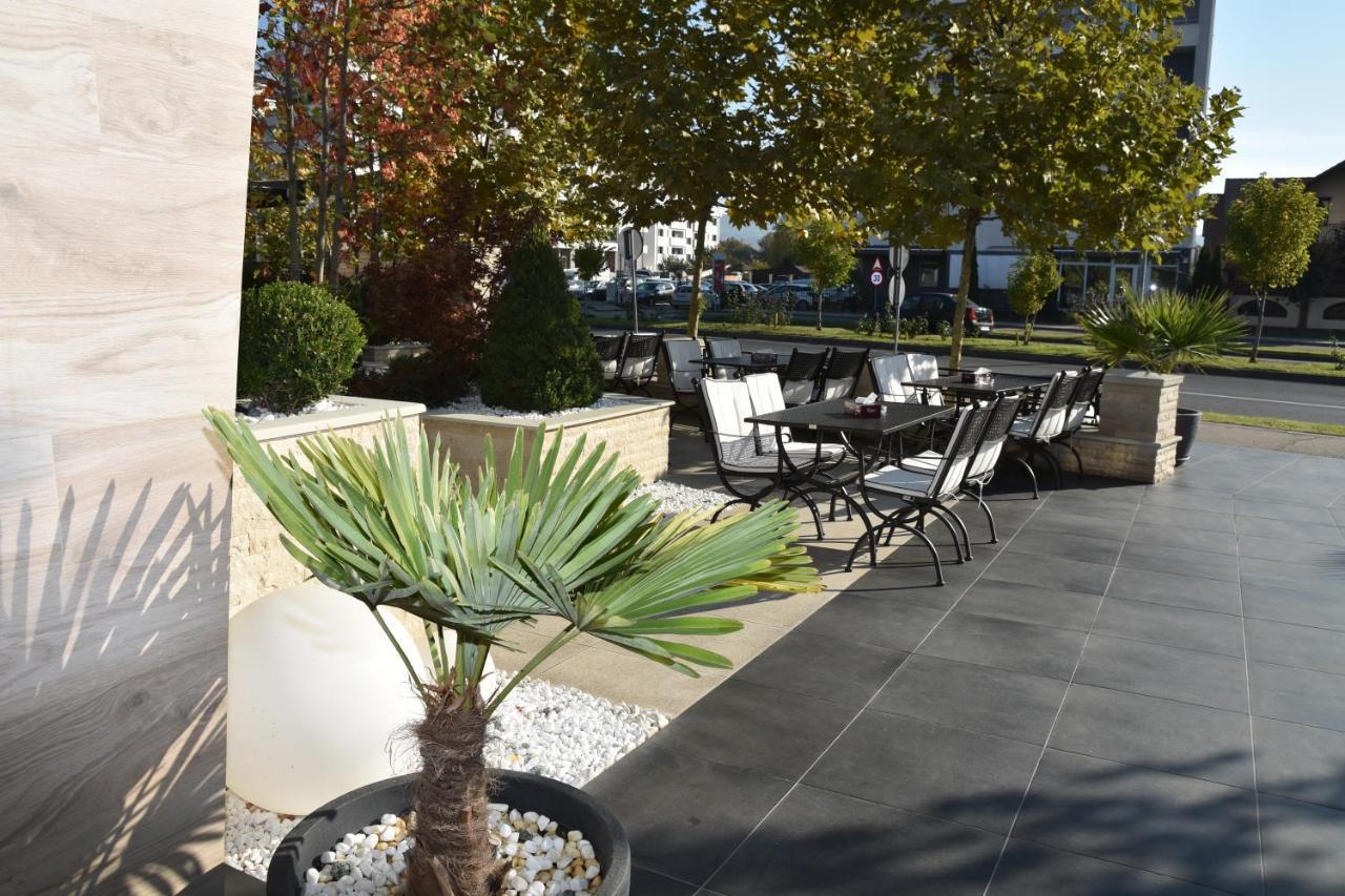 Hotel Bulevard Ramnicu Valcea Bagian luar foto