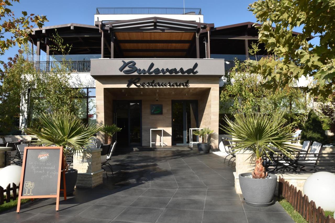 Hotel Bulevard Ramnicu Valcea Bagian luar foto