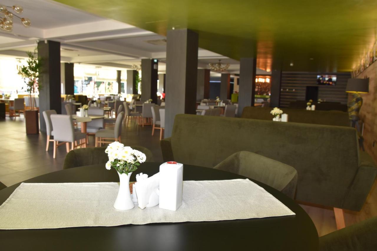 Hotel Bulevard Ramnicu Valcea Bagian luar foto