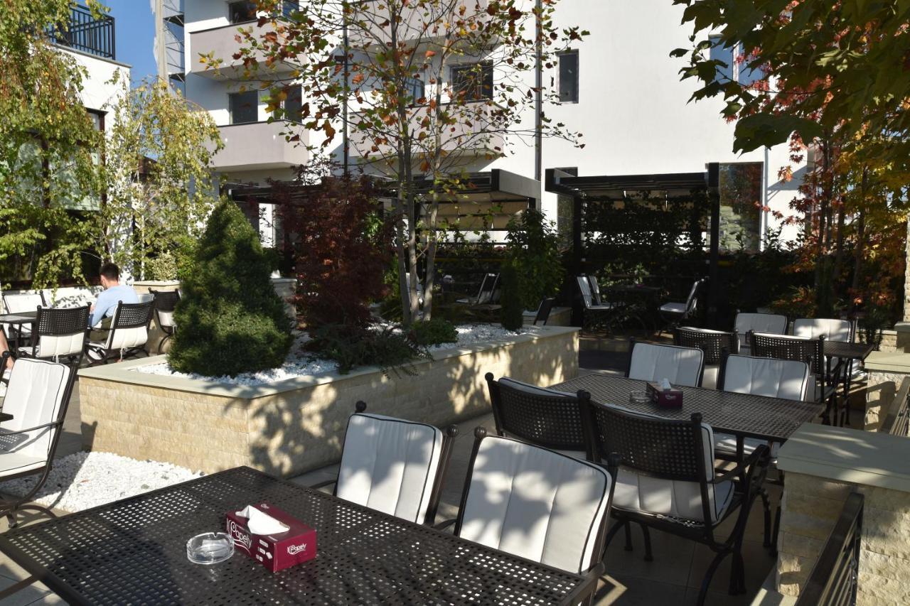 Hotel Bulevard Ramnicu Valcea Bagian luar foto