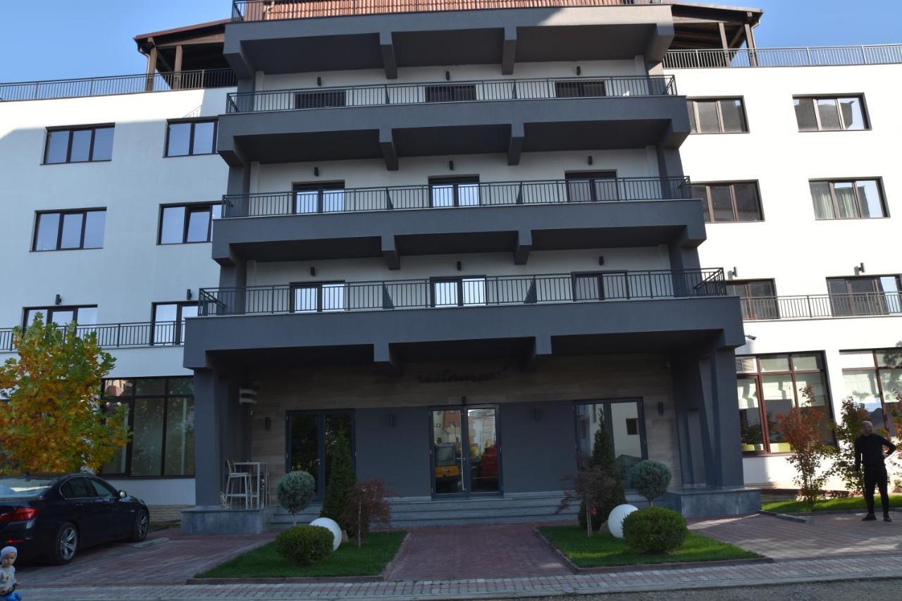 Hotel Bulevard Ramnicu Valcea Bagian luar foto