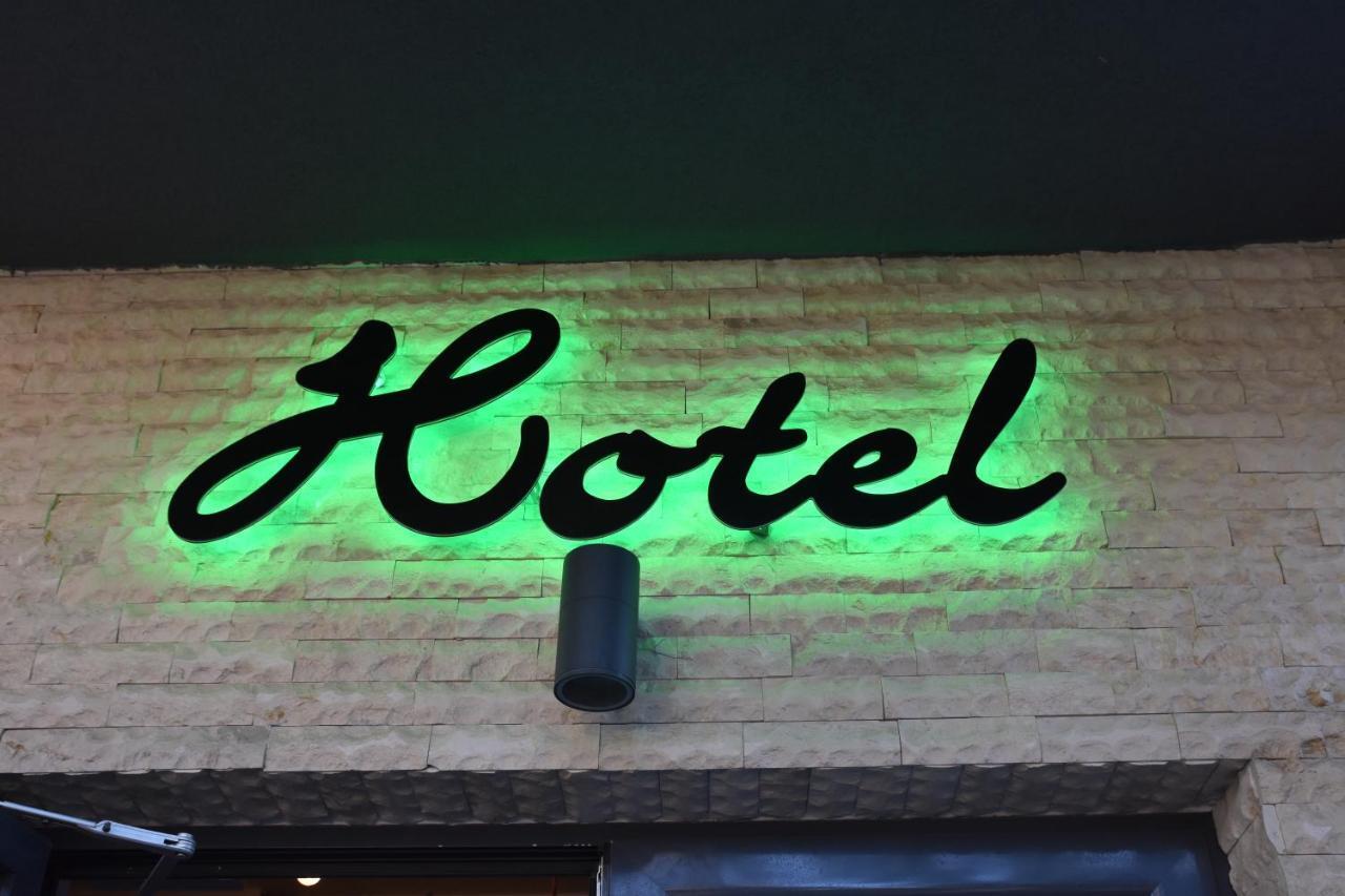 Hotel Bulevard Ramnicu Valcea Bagian luar foto